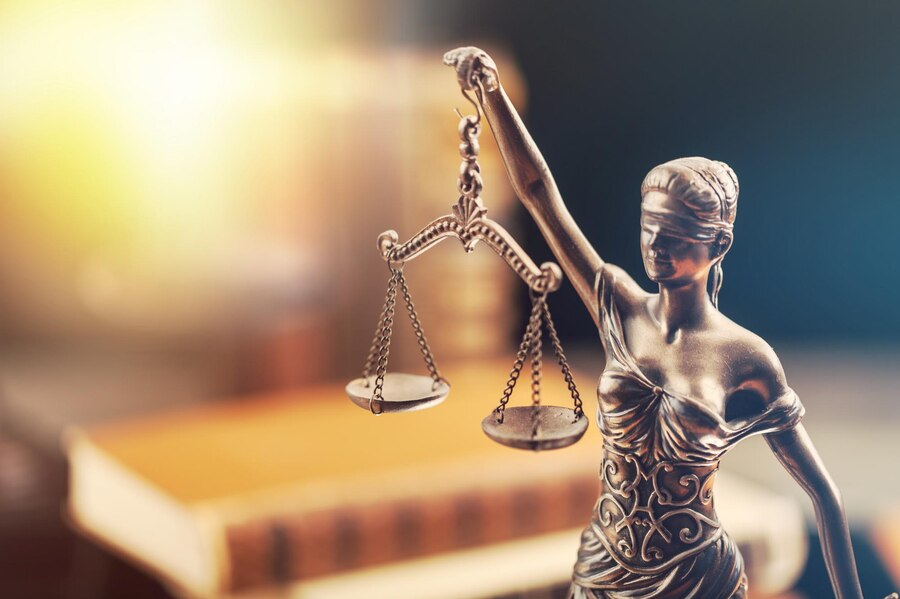 law-and-justice-concept-femida-statue-with-libra 488220-60185